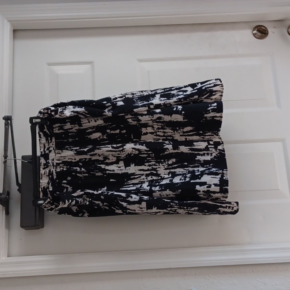 Susan Graver style plus size 2X skirt black and white elastic waist - Picture 8 of 9
